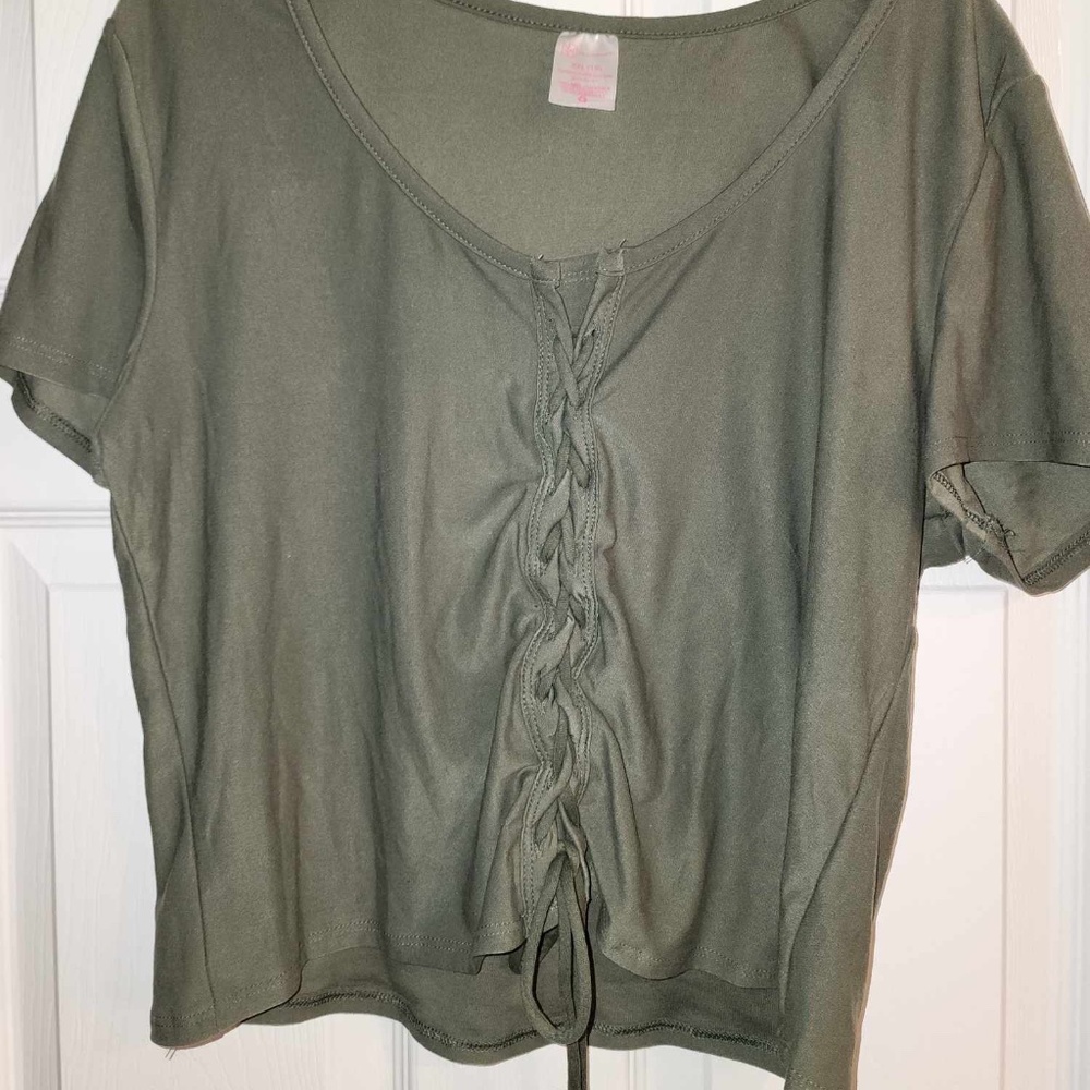 SHORT SLEEVE TIE UP TOP